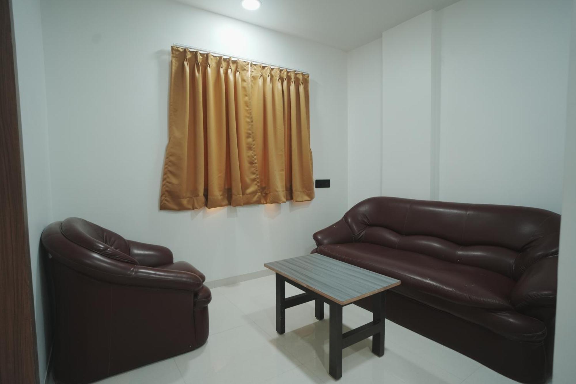 Hotel Oberon Solapur Esterno foto